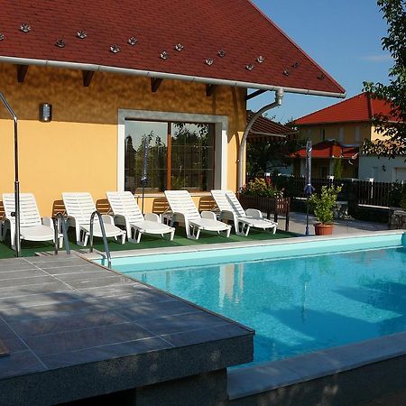 Ciklámen apartman Gyenesdiás Exterior foto
