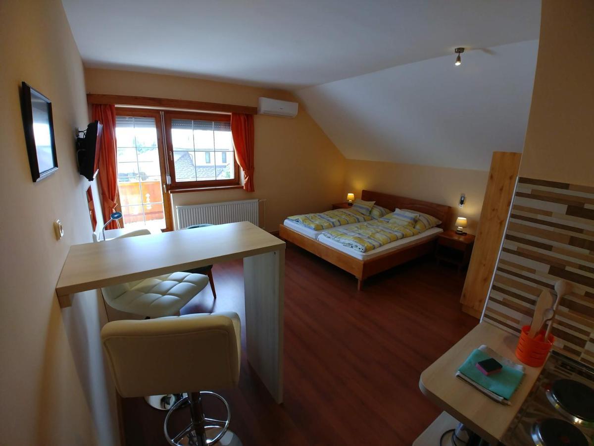 Ciklámen apartman Gyenesdiás Exterior foto