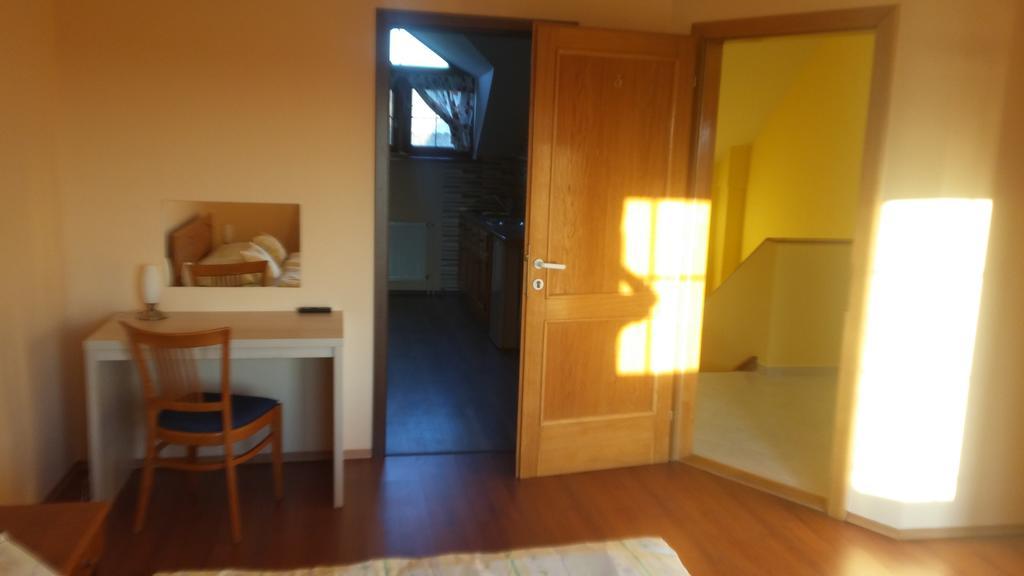 Ciklámen apartman Gyenesdiás Exterior foto