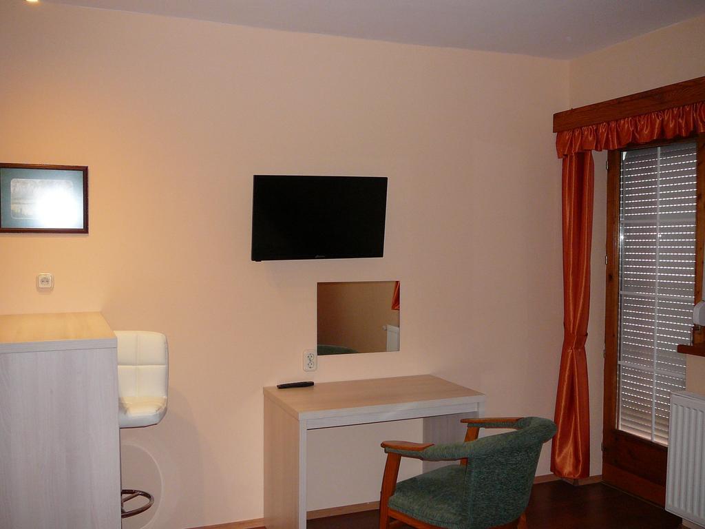 Ciklámen apartman Gyenesdiás Exterior foto