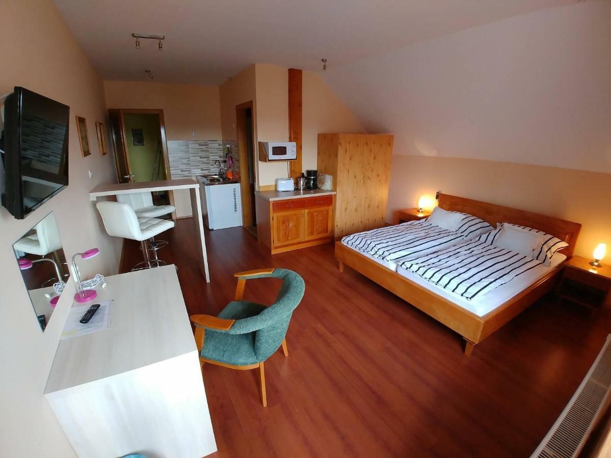 Ciklámen apartman Gyenesdiás Exterior foto
